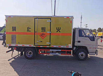石河子乡爆破器材运输车